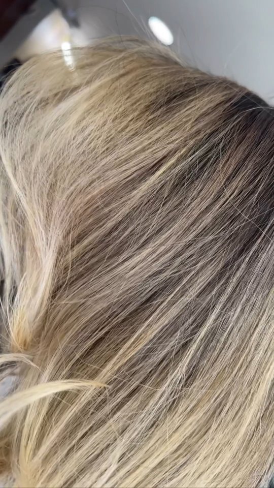 Reposted from @thebestbysl Annual ombrelage session because it REALLY GROWS OUT THAT WELL 🙌🏼
#ombrelage #barbieblonde #wellapassionistas #wellamastercolorexpert #iloveciros #thebestbysl #wellahair #wellalife
