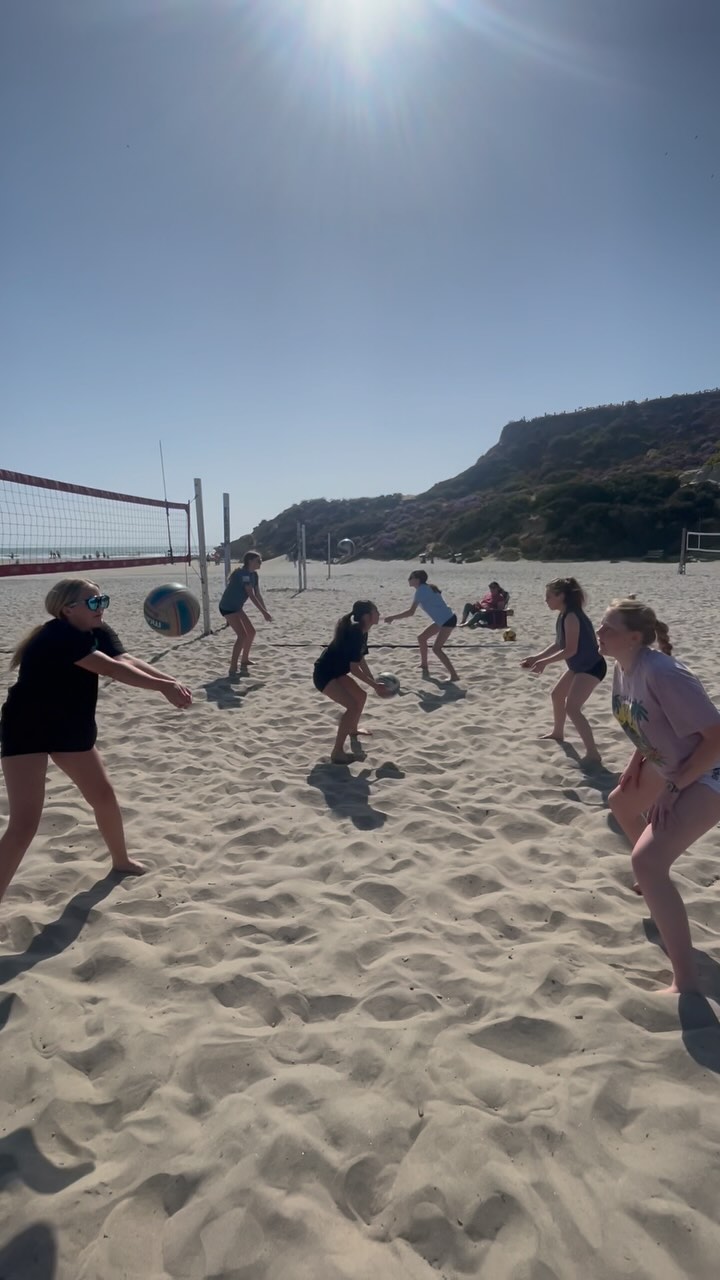 Beach volleyball clinics were an awesome immersion into this fast-growing sport! Hannah Rooks from @ob_volleyball was our guest coach for a two-part training series this May and dunked our girls into basics and technique of beach vb. Stay tuned for more summer clinics! Link in profile to see what is currently on the docket for June!
#sandiegovolleyball #sandiegobeachvolleyball #beachvolleyballclinic #u14beachvolleyball #beachvolleyballcoaching #beachvbcoach #beachvbtraining #delmardogbeach #beachvolleyballsummercamp #beachvolleyballsummerclinic #delmarvolleyball #norcovolleyball #northcountysd #northcountysandiego