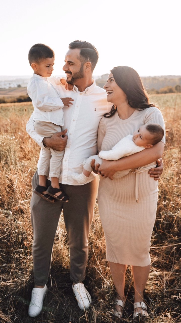 Das Familien-Shooting mit Darin & Emanuel war einfach zum Dahinschmelzen 😍😍😍 Hier auch mal der Vergleich zwischen I-Phone 11 Pro und der Sony A7IV+ unsere Lightroom-Bearbeitung. #sonya7iv #familyphotography #familyshooting #familytime