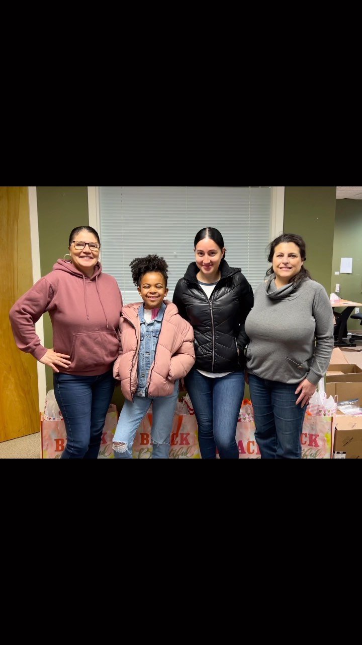 I had the honor of delivering 40 Beautiful Bags to @fpessexnj Wow! What an amazing place with such dedicated, sweet people providing so many women and families experiencing homelessness with helpful services and support! Project Beautiful is happy to be a part of the Family Promise family! 💜 @rainamariepitts @jnepitts11 @jackrandallpitts