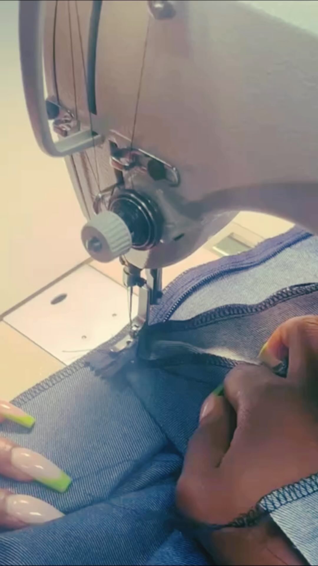 BLK BTS 🖤
Head of Design @xo_jenell and Assistant Designer @yuki.svg
Cinematography : @directorcain
#BLK