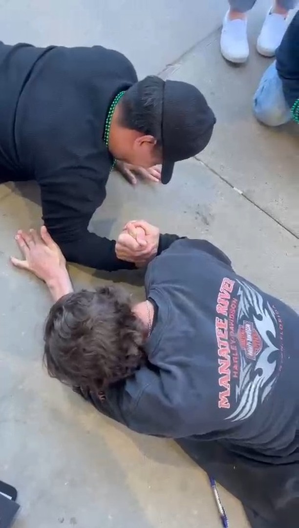 On St. Patrick's Day, this grassroots hero arm-wrestled for signatures, fighting to restore essential reproductive freedoms in South Dakota. After the state imposed the harshest abortion ban in nation. No exceptions for cases of rape and incest. Women and girls cant even get access to essential reproductive care if they are having a miscarriage (unless they are actively dying.) This young man is on a mission for his sisters and all women and girls of the state. Just a few weeks left to collect folks. Get on board the SoDak Reproductive Freedom TRAIN 🍀💪 #roevwade #restoreroe #ReproductiveFreedom #hifromsd (Joking of course. You cannot literally arm wrestle for sigs. This was merely a friendly contest between two citizens)