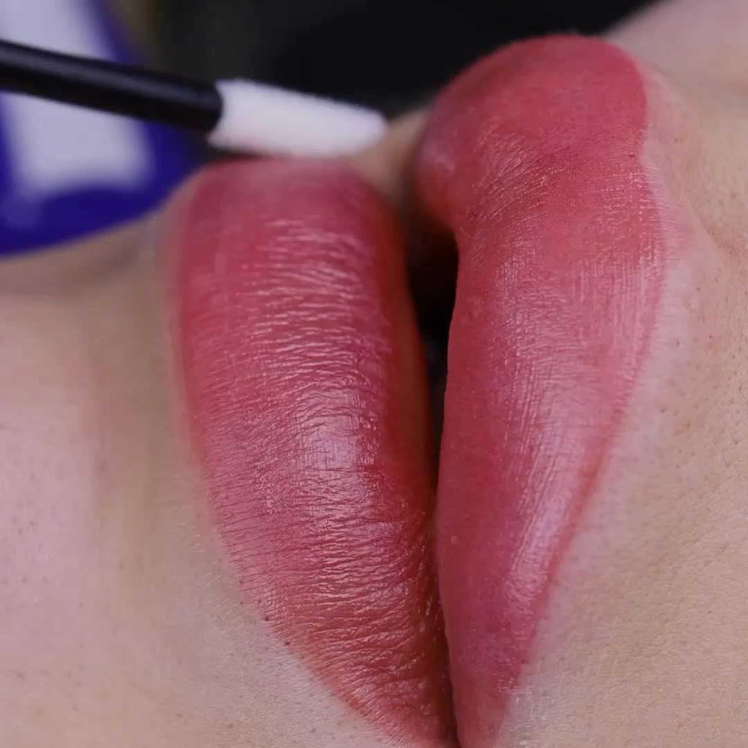 IMPROVING THE SIZE, DEFINITION, COLOR AND ENLARGING THE SHAPE.
.
#lip #lipgloss #lipstick #lybrows #lybrowstudio #dmv #dmvtattoos