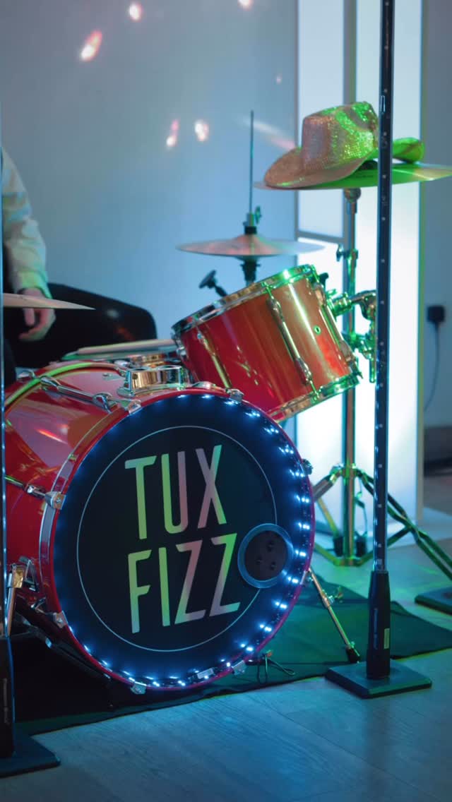 The wedding is just the support act to the best party of your lives 💃🕺🪩 Laura & Sebastian we LOVED celebrating with you! 🥂 Ain’t no party like a Tux Fizz party 🫶
@brinsopcourt 
@lionislandmedia 
@g.r.e.weddings 
@georgina.rose.events 
#Tuxfizz #ukweddingband #barnwedding #cotswoldwedding #weddingmusic #firstdance #firstdanceinspo #ukweddingplanning #weddinginspo #weddingcover #romanticweddingmusic #firstdancesong #firstdanceroutine #weddingband #functionband  #weddingsinger #twia #bridalgown #weddingsdress #weddingdancefloor #weddingdances #weddingdancechoreography