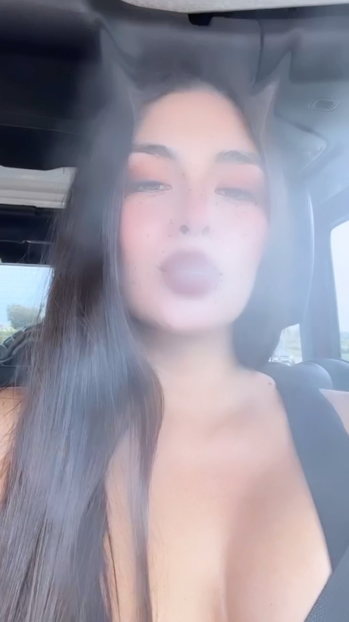 4/20 everyday babyyyyyy 👽🛸
Greetings from the Marijuana medium, stay high up in the sky my friends and don’t you ever come down ✨💫
#420 #iloveyouall #thankgodfortheganja #womeninweed #ganjagal #themarijuanamedium