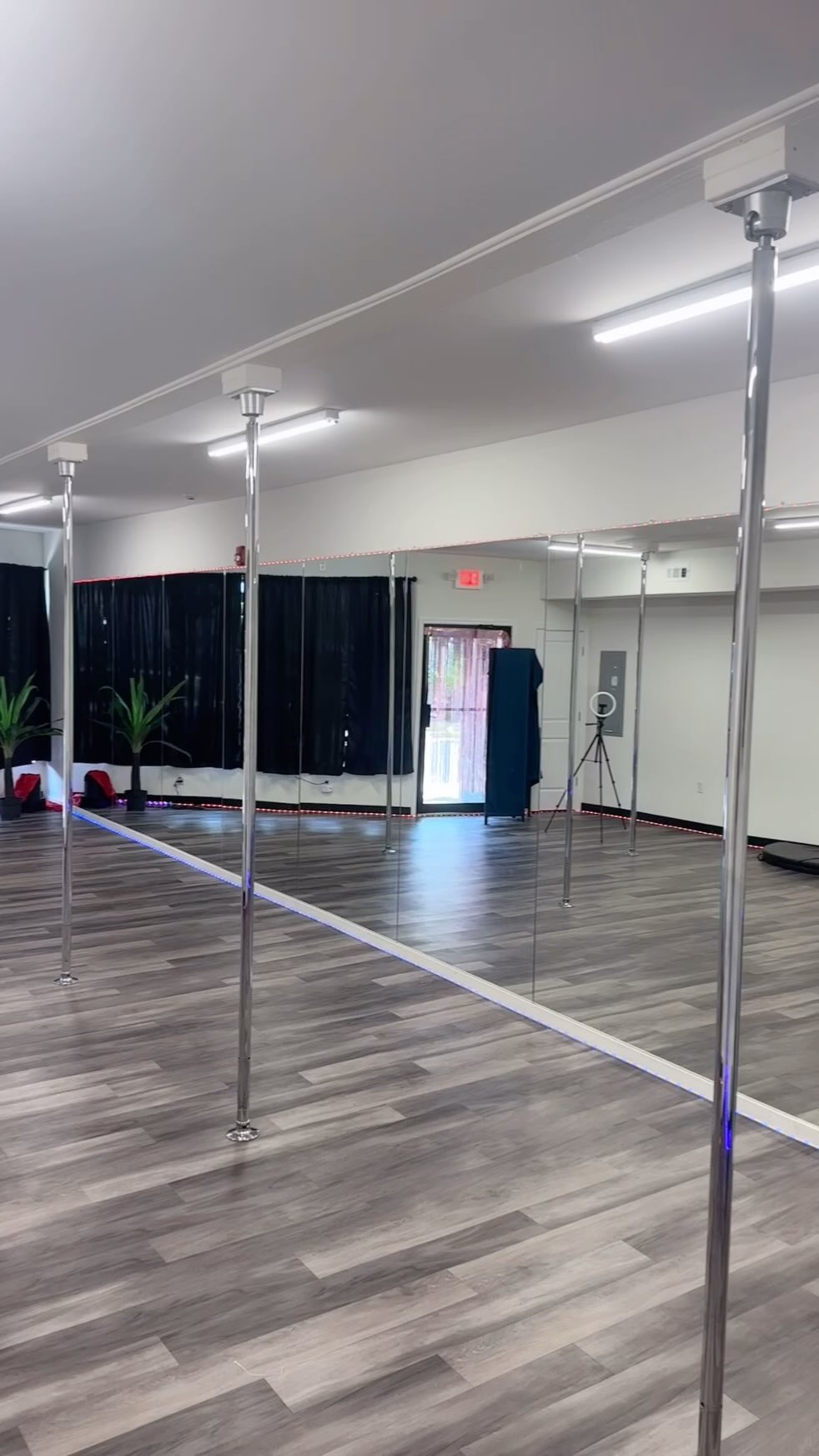 Tomorrow!!! August 16 PRIVATE OPEN POLE ONLY $35 !!!!!! Available time 9am, 10am, 12:30 pm and 5:30 pm !!!!! Sign up direct or 551-275-4001 #poledancemotivation #openpole