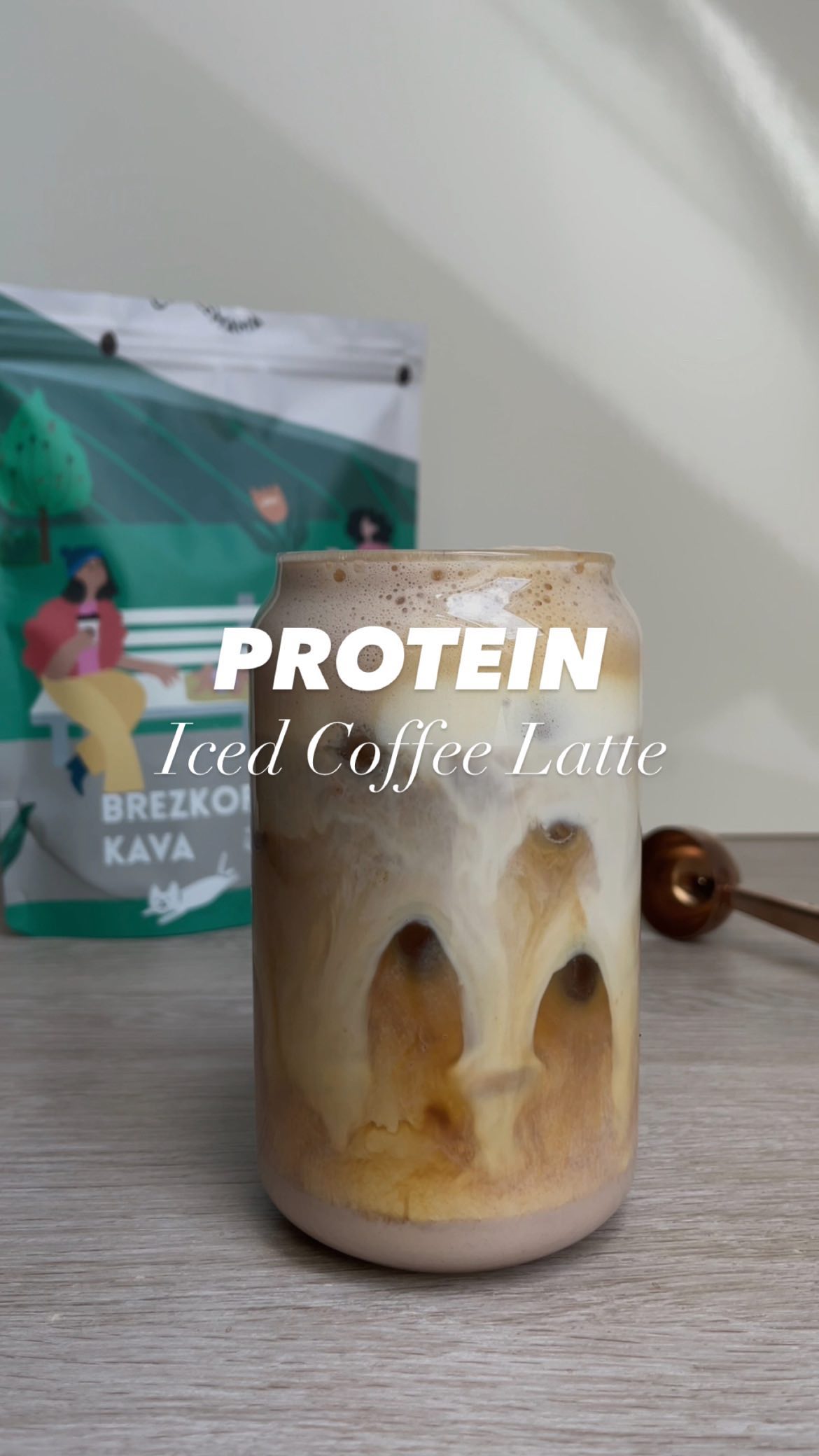 Protein Iced Coffee Latte 🧊☕️ Recipe👇🏼
Recipe:
- add your favorite protein powder (i used chocolate for that mocha flavor)
- pour water (warm or hot water so the honey can melt better)
- froth it
- add ice cubes
- add your favorite coffee (i used decaf from @coffeemama.eu)
- at the top pour milk foam
That’s it 😊 enjoy!
.
.
.
.
.
.
#icedcoffee #icedlatte #proteincoffee #coffeerecipe #decafcoffee #decaf #coffeemama
