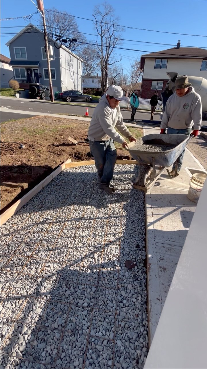 Love pouring that concrete!
#concrete #bergen #hardscape #hardscaping #landscape #landscaping #bergencountynj #closter #tenafly #englewood #trending #explore #njcontractor #refinedlandscapeanddesign