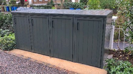 Three rows of bin store delivered and installed in London.
#binstore
#London
#londonfrontgarden