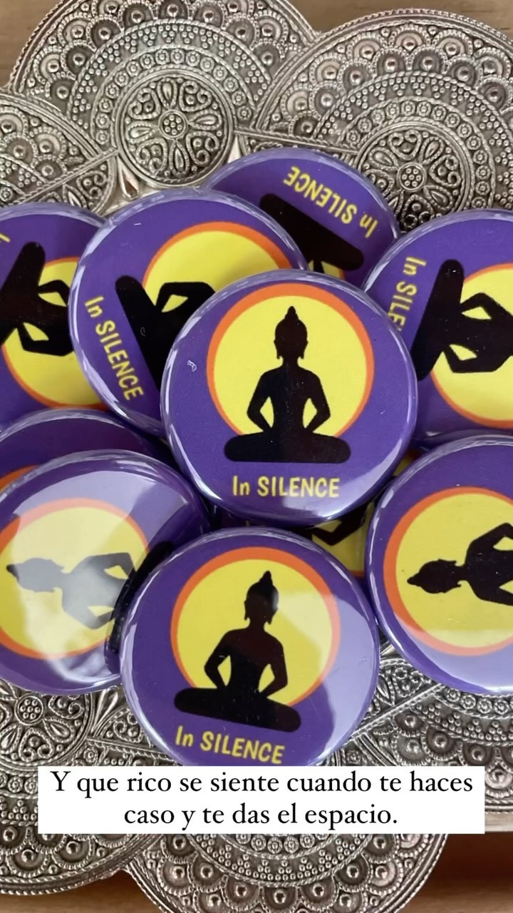 Que importante es darnos espacios de silencio. El silencio da perspectiva, limpia emociones, amplía la mirada, aclara pensamientos, y mil cosas más. ¿Hace cuanto tiempo no te das un espacio de absoluto silencio? Inténtalo. Ponte un pin, y/o comunícalo a los que viven contigo para que lo respeten. Es una verdadera delicia… una abrazo a tu proceso, te lo recomiendo🥰. Gracias @luiscreel por mis nuevos pins… para mi y para los que vienen a este espacio sanador 💫🙏🏻❤️
.
#thelab #emotionalalchemy #psicoterapiagestalt #emdr #compassionateinquiry #soultherapy #personalgrowth #crecimientopersonal #desarolloemocional