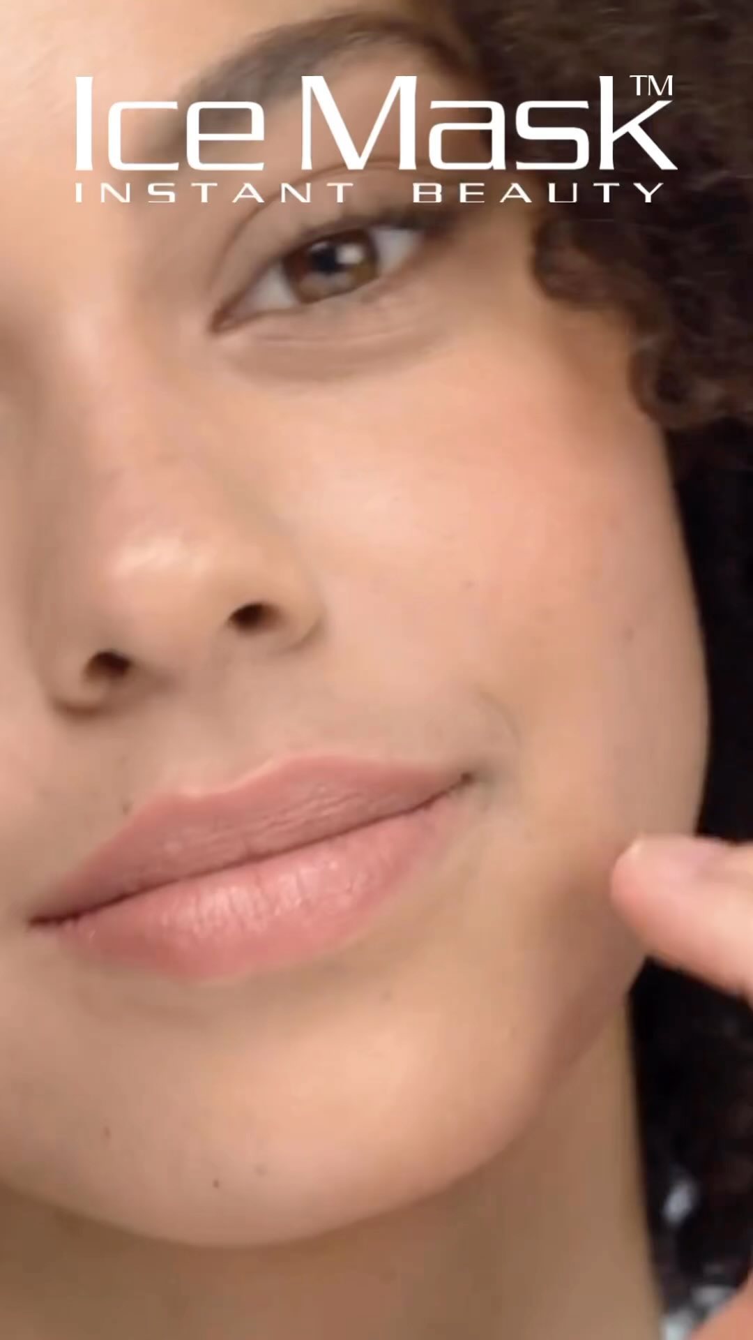 Experience the Art of Luxury Skincare 🌿 Soothe, hydrate and refresh with Aloe Vera & Vitamin C #AloeMagic #NaturalGlow