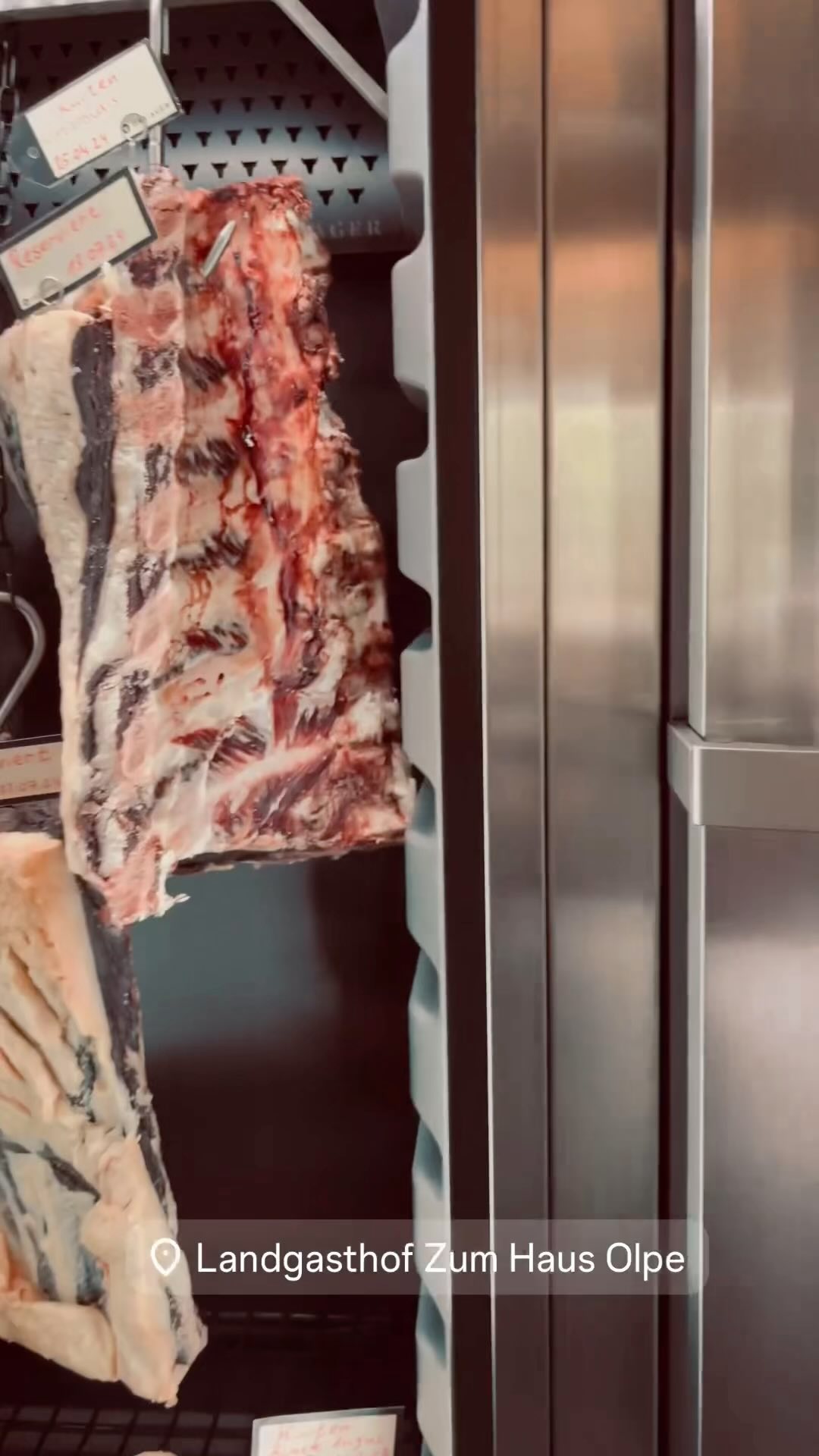 Dry Ager im Landgasthof @zum_haus_olpe_ 😍🥩
#dryaged #dryager #dryagerlove #steak #steakhouse #meat #smartaging #meatlover #butcher