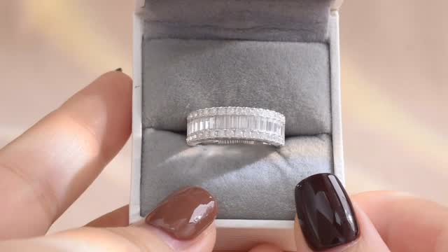 Can’t get over how this D color moissanite catches the light ✨
The half eternity style makes it feel so delicate but still super sparkly. It’s become one of those rings I just have to wear every day. 🤍
Subtle, stackable, and seriously stunning.
🔗 nsjeweller.com
#moissanitering #eternityring #925silverjewelry #stackablerings #minimaljewelry #dcustomjewels #ringstackgoals #jewelrywithmeaning #shinydetails #nsjeweller