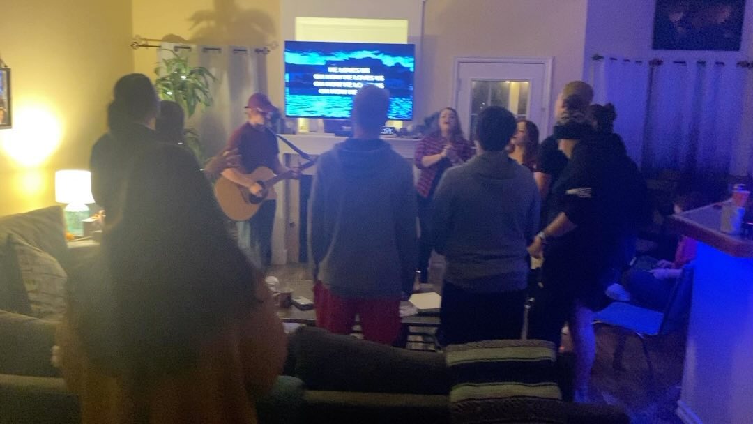 I love the hearts and how our church expresses in worship how amazing God is! I love singing with them! #musicanary @cioverdigris #worship