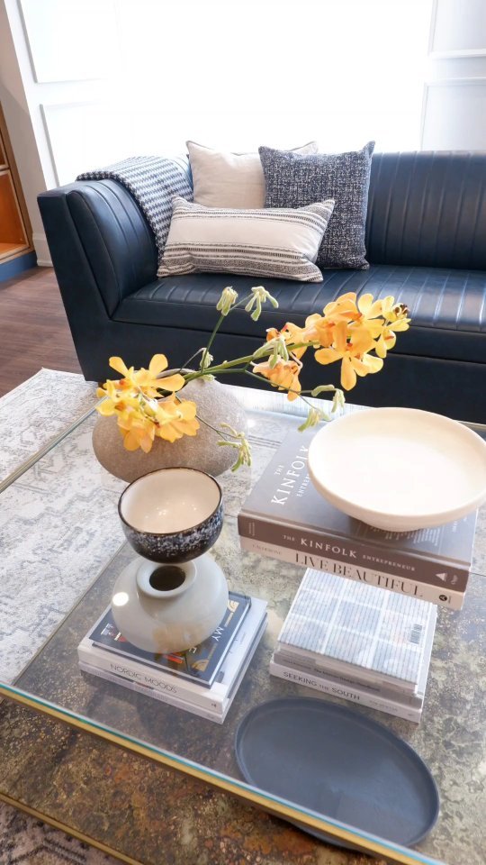 When styling your livingroom, the sofa and coffee table is where you can really layer in warmth, texture and colour.
Cushions and throws are the easiest way to add or change up the colour and look of your space for each season.
The coffee table is where you can layer in different heights, textures and display those special items that will make your room shine and add personality.
#livingroom #interiorstyling #sofastyling #livingroomstyle #livingrooms #coffeetablestyling #homedecor #interiordesign #livingroominspo #livingroomideas #coffeetabledecor #designsponge #torontointeriors #torontostylists