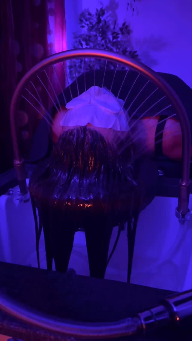 ✨ Lo proveresti ? ✨
Hair Spa .. Regalati un momento di piacere
#hairspa #headspa #relax #massage #hairmassage #massaggio