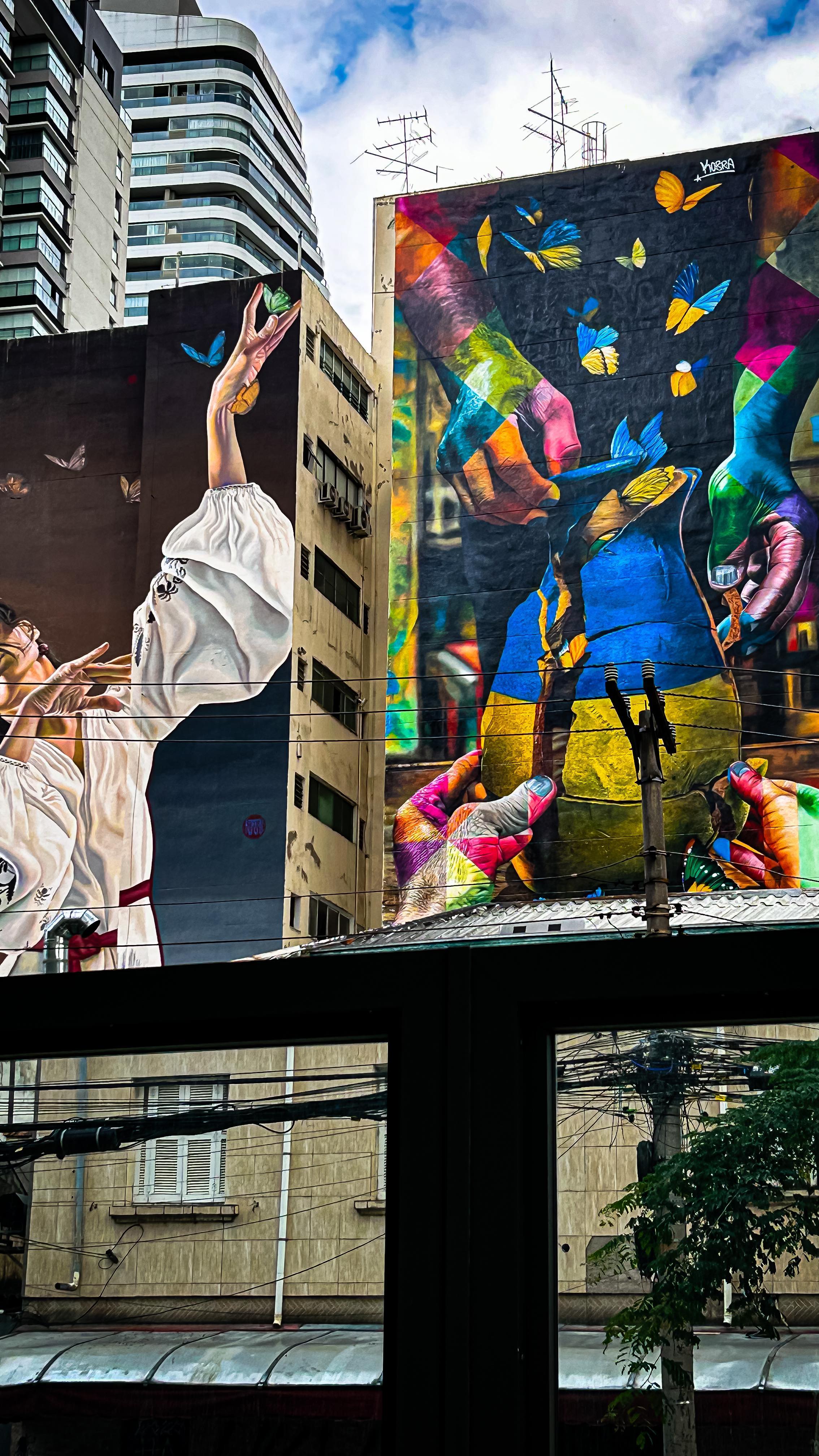 Agradecemos @amigoemkyiv por visitar a gente aqui em São Paulo. Foi prazer receber mais pessoal da Ucrânia. Temos muita conexão entre o Brasil e Ucrânia.
E cada visita, a cada pessoa faz grande diferença na cultura e desenvolvimento dos ambos países.
💚💙💛
Queriam destacar o local do mural feito por 2 artistas 🇧🇷 e 🇺🇦 no bairro de Pinheiros - av Pedroso de Morais, 144. Vale a pena visitar, impressiona o simbolismo e a beleza.
#ucrânia #ucrania🇺🇦 #saopaulowalk