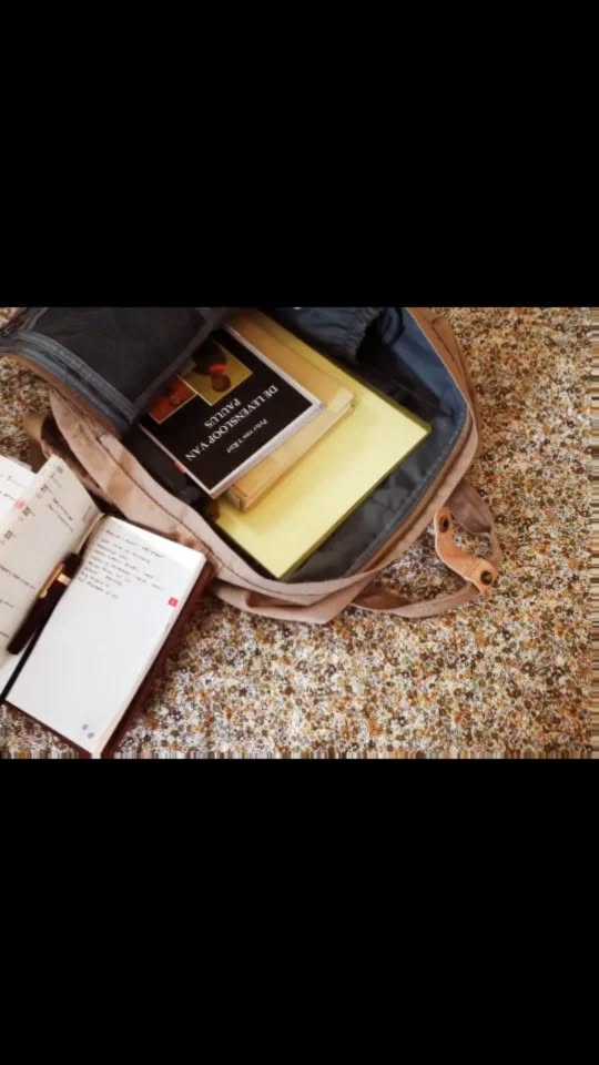 Pack my study bag with me! 🎒📚
▪︎
#studygram #doughnutmacaroon #doughnutbackpack