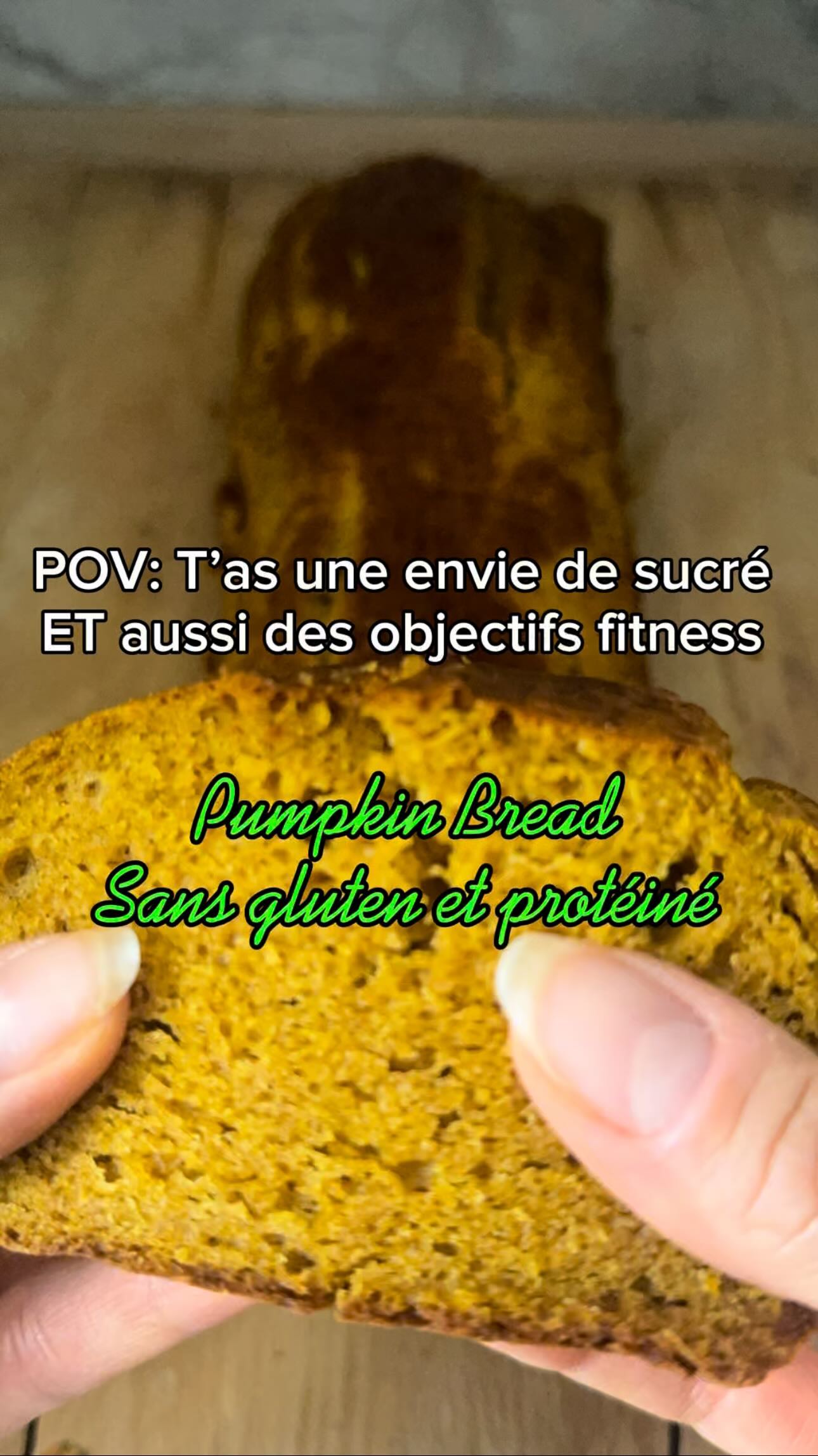 ✨ Pumpkin Bread ✨
👉 Si tu la testes, n’oublie pas de me taguer ! Et abonne-toi pour plus de contenu fitness et nutrition !
Ingrédients :
🎃 340g de purée de citrouille
🥚 3 œufs (à température ambiante)
🌾 150g de farine de riz ou autre (i.e farine d’amande pour + de protéines et - de glucides)
💪🏼 60g de protéines en poudre (vanille)
🌽 20g de Maïzena
🥥110g huile de coco (faire fondre avant)
🍯 20-30g de stévia (selon tes goûts)
🍯 10-15g de sucre vanillé ou 1 c. à café d’extrait de vanille
🔺 3/4 c. à café de poudre à lever et 1 c. à café de bicarbonate de soude
🫚 2 c. à café de cannelle, 1/4 c. à café de gingembre, 1/8 c. à café de muscade + 1 pincée de clou de girofle (ajuste selon tes préférences)
🎃 Préparation de la purée de citrouille :
👉🏼 Préchauffe le four à 180°C. Coupe la citrouille en deux, retire les graines, et place-la face coupée vers le bas sur une plaque de cuisson. Rôtis jusqu’à ce qu’elle soit tendre à la fourchette (~ 30-45 minutes selon la taille). Laisse refroidir, puis retire la peau et réduis la chair en purée à l’aide d’un presse-purée.
🥧 Préparation du Pumpkin Bread
1️⃣ Préchauffe le four à 180°C et prépare ton moule avec du papier sulfurisé.
2️⃣ Mélange dans un bol farine, fécule, protéines, poudre à lever, bicarbonate, et épices.
3️⃣ Dans un autre bol, fouette les œufs avec le sucre vanillé et la stévia. Une fois homogène ajoute l’huile et la purée de citrouille, fouette l’ensemble.
4️⃣ Puis incorpore les ingrédients secs au mélange humide. Mélange bien jusqu’à obtenir une pâte homogène.
5️⃣ Verse dans le moule et enfourne 30-45 min, jusqu’à ce que ce soit doré ou qu’un couteau en ressorte propre.
6️⃣ Laisse refroidir et déguste nature ou avec un topping yaourt grec (pour + de protéines) , glaçage au cream cheese ou chocolat (pour + de gourmandise) 🫶🏼
Macros (par part) :
💪🏼 Protéines : 8,2g
🍌 Glucides : 18,4g
🧈 Lipides : 11,7g
🔥 Calories : 210 kcal
#pumpkinbread #recette #healthy #sansgluten #nutrition #macrofriendly #recettefacile #recettesaine #pertedepoids #fitgirl #alimentationsaine #recettesansgluten #fitnessfood #gymlife #foodie