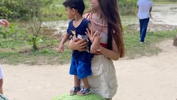 🌿🐾 **Um Dia de Aventura e Alegria no Zoológico!** 🐾🌿
Tivemos o privilégio de proporcionar um passeio inesquecível para as nossas crianças e adolescentes do Instituto Vitória Humana (IVH). Nada como um dia ao ar livre, rodeado pela natureza e pelos incríveis animais do zoológico, para trazer sorrisos e criar memórias que ficarão para sempre em nossos corações.
Esses momentos de lazer são fundamentais para o desenvolvimento emocional e social dos nossos acolhidos. Além de serem oportunidades para aprender sobre a biodiversidade e a importância da preservação ambiental, esses passeios permitem que eles se desconectem da rotina e se conectem com a alegria e a leveza da infância.
Foi lindo ver o brilho nos olhos de cada um ao descobrir novas espécies e compartilhar risadas. Mais do que um simples passeio, foi um dia de fortalecimento de laços, de carinho e de cuidado.
Acreditamos que experiências como essa são essenciais para garantir que cada criança e adolescente acolhido sinta-se valorizado e amado.
Seguimos firmes em nossa missão de oferecer não apenas uma casa de acolhimento, mas também
momentos de felicidade e bem-estar para todos.
#Lazer #Amor #Infância #Cuidado #Inclusão #Zoológico #Acolhimento #Educação #Preservação