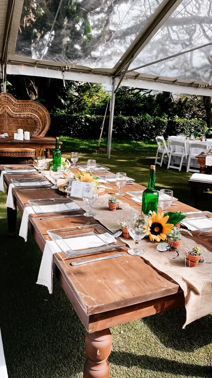 Happy Thanksgiving! We are so grateful to those who referred us and kept us busy. We wouldn’t be where we are without all of you... to the vendors and clients who became friends and friends who became family. You have made this year one of our best. Wishing you a day filled with amazing food, joy, good times and gratitude. 💛 Team Lilikoi Lane | Photo credits (no particular order) DreamFX Media, Ann Photographies, VividFotos, Britt Gomes Photography, HI Range Media, Oahu Wedding Photography