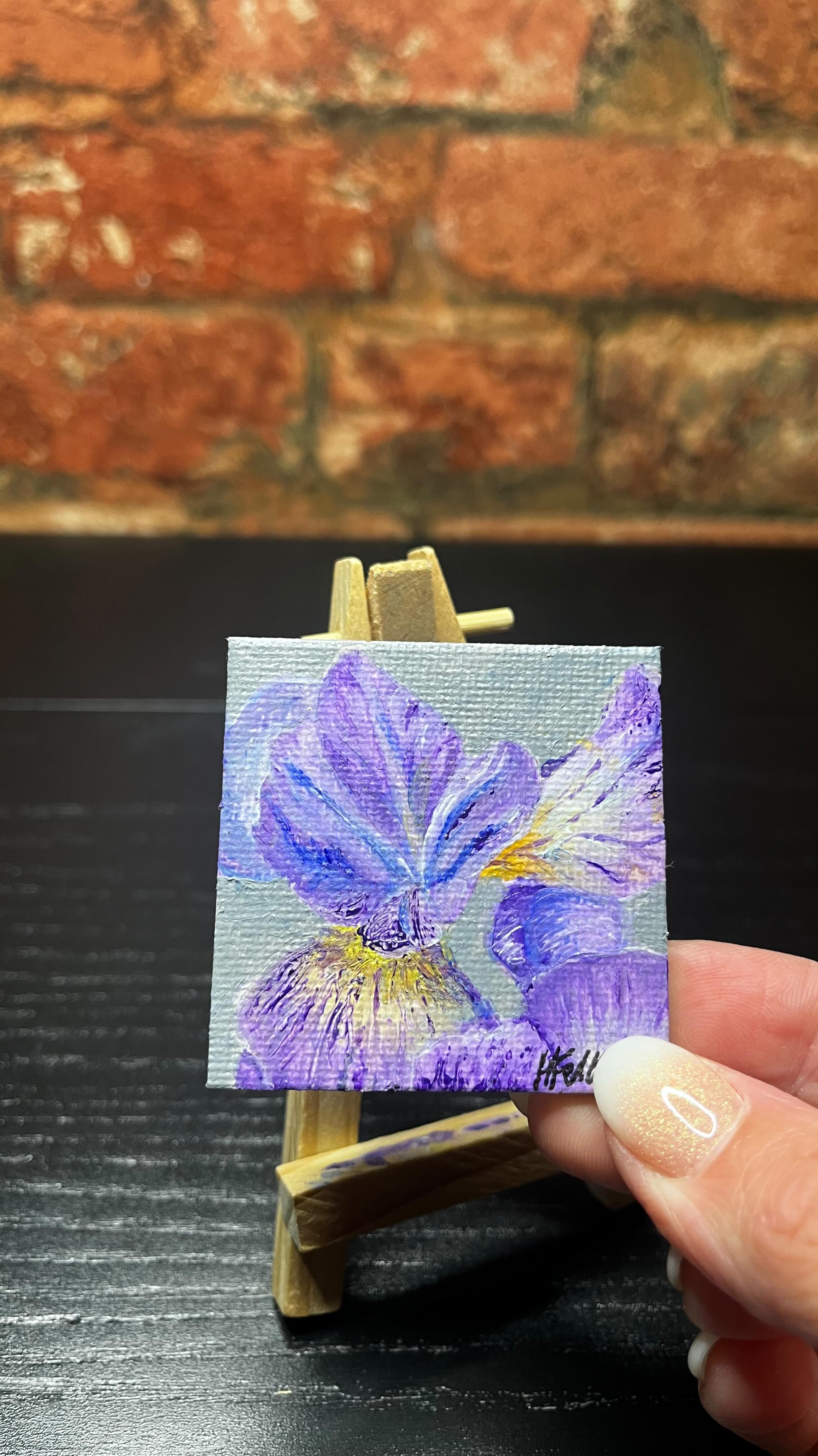 Varnish time 🕰️
#varnish#acrylicpainting#acrylic#iris#plantart#flowerart#irisart#varnishart