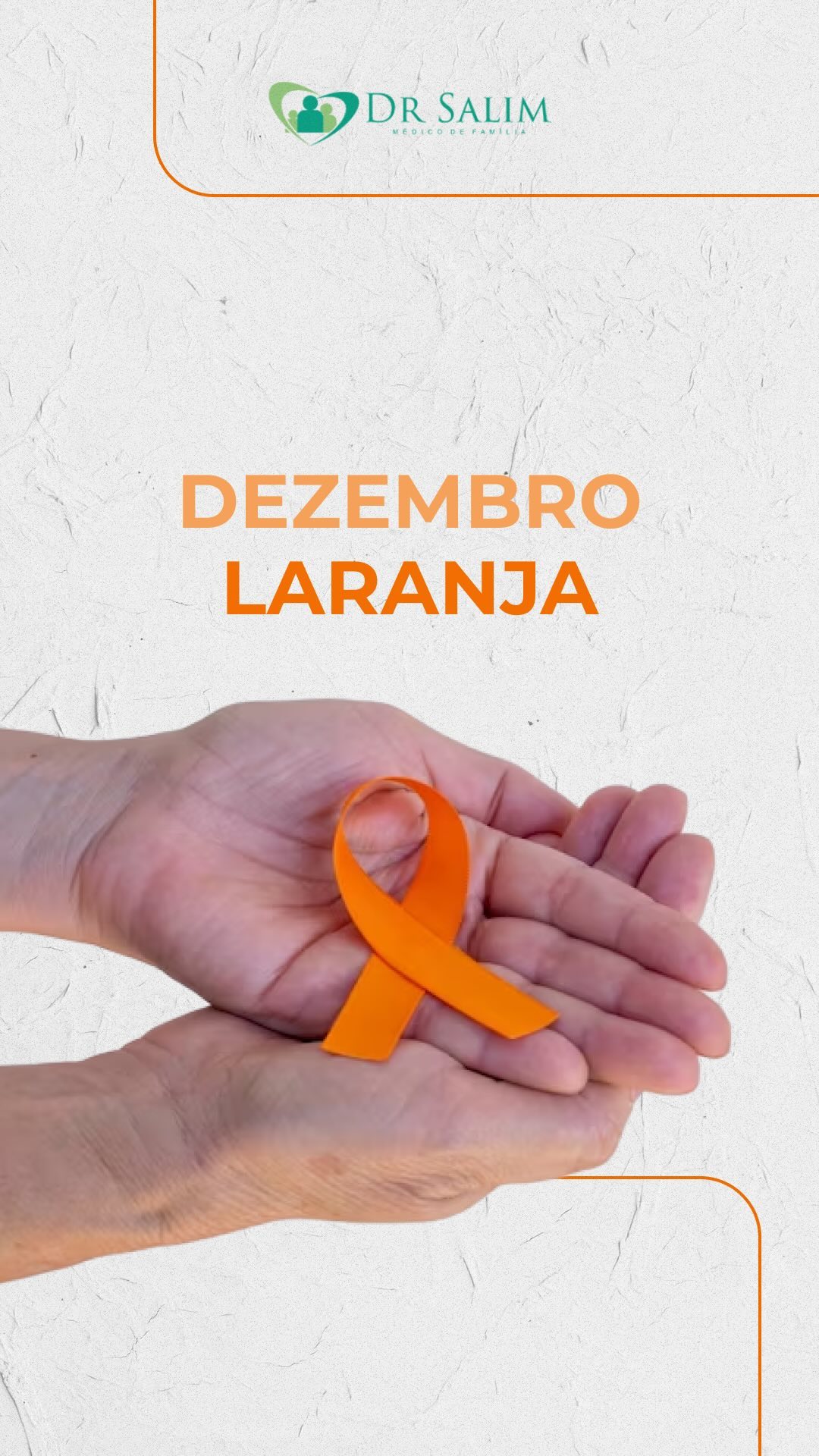 Você sabia que o câncer de pele é o mais comum entre todos os tipos de cânceres? Neste Dezembro Laranja, quero destacar a importância vital da prevenção contra o câncer de pele.
Nesse vídeo compartilho informações importantes sobre os diferentes tipos de cânceres de pele e dou dicas práticas para ajudar na prevenção. É fundamental que todos estejam cientes dos riscos e saibam como proteger sua pele.
Proteger nossa pele não é apenas uma medida de prevenção, é um gesto de carinho consigo mesmo. Vamos promover a conscientização, incentivar práticas seguras ao aproveitar o sol e garantir que a saúde da nossa pele seja uma prioridade.
Confira o vídeo e descubra como pequenas ações podem fazer uma grande diferença na prevenção do câncer de pele. Vamos cuidar de nós mesmos e dos outros, tornando Dezembro Laranja um mês de conscientização e ação contra o câncer de pele.
Abraços!