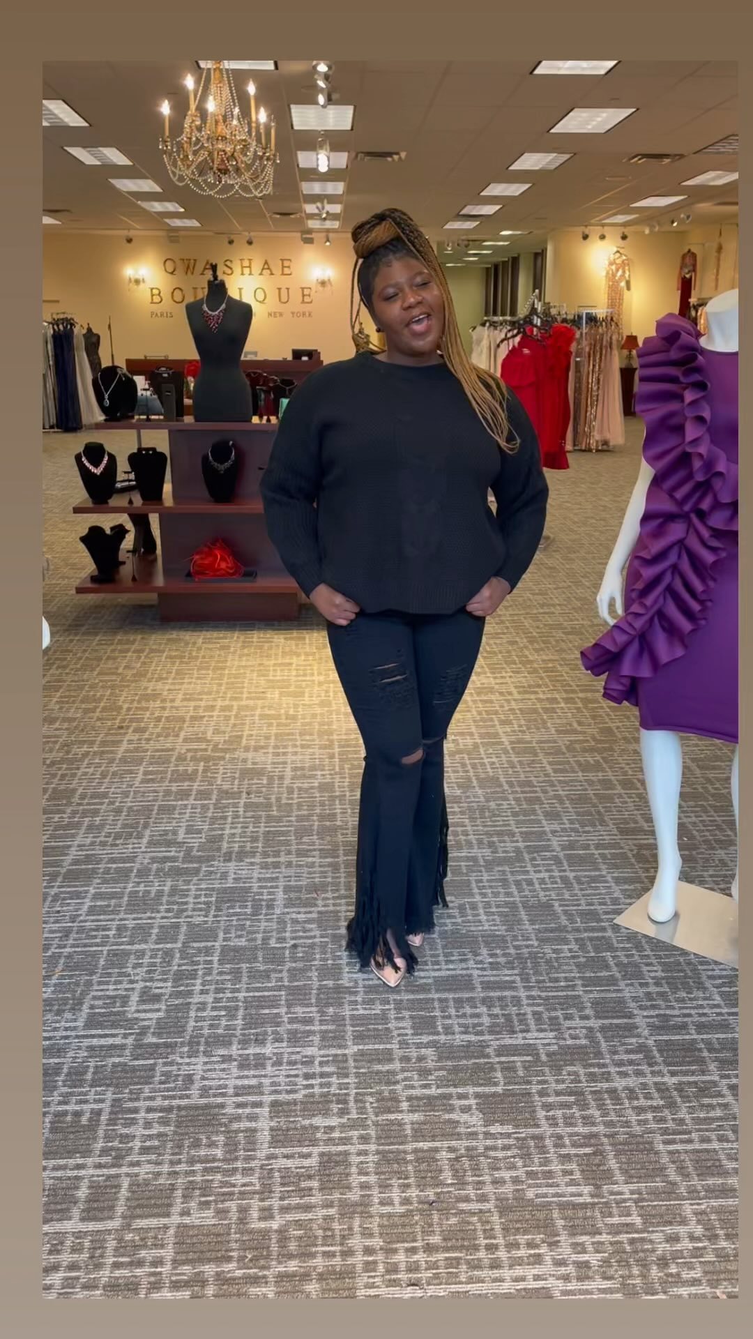 Hello Gorgeous! Our fabulous client has big plans for this winter! Doesn’t she look fantastic in our black sweater and fitted jeans. They hug your curves in all the right places! Search online link in bio! pearlandboutique#boutiquelife#fittedjeans#cutejeans#jeans#skinnyjeans#naturalhair#blackgirlmagic#fun#wedding#getreadywithme#client#clientlife#instagram#love#wedding#skiresort#blackssweater#blackjeans#denim#design#happylife#glowing