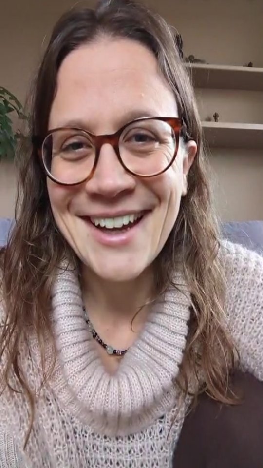 KEIN TOOL DIESER WELT IST DER GRUND, WARUM DU ALS FRAU NICHT IN DEINE WEICHHEIT KOMMEN KANNST!
Egal ob Human Design, Gene Keys, Astrologie und wie sie alle heissen.
Der Schlüssel zu deiner Weichheit findest du in dir.
Lass dir nicht einreden, dass du auf Grund deines Typs/Designs nicht weich sein kannst.
#humandesignerleben #manifestorin #humandesign #weichheit #feminineenergy #dur #moll #yangenergy #yinenergy #insidejob #frausein #polarität #sichtbarkeit #muttutgut