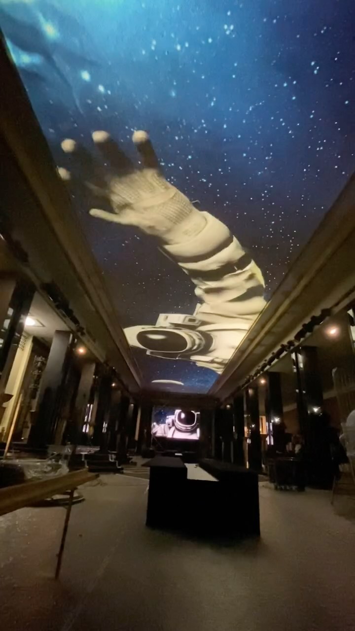 #eventdesign sur la thématique de « James Bond » ici un cosmonaute en 3D crée par Julien en rapport avec le film Octopussy. #3D #videomapping #projectionmapping #3d #projectionmapping #mappingvideo #motiondesign #motiondesigner #blender #adobeaftereffects #adobepremiere #videomappingevent