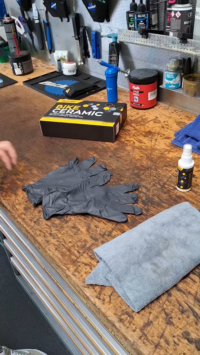 Ceramic coating. Its so easy 🤘
Den Dreck einfach nach dem Biken abspühlen mit @gtechniqbike
Bei und erhälst du das Kit oder wir erledigen es für dich.
www.stoeri-herisau.ch
#mtbswitzerland#mtb#gtechniq#coating#bikeshop#bikepark#bikekindom#waldeggtrail#yeticycles#lifebehindbars