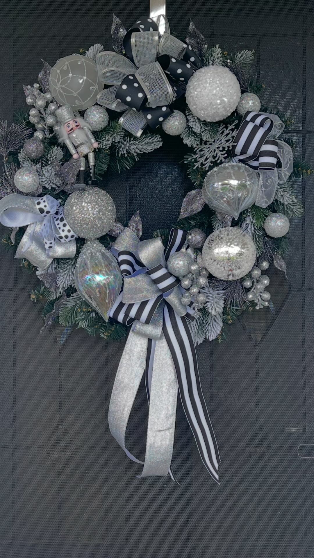 Who doesnβt love the excitement that Christmas brings β¦β¦. we are certainly feeling it here at The Q Cottage πβ€οΈ How stunning is our beautiful wreath personally made to match our little cottage by my incredibly talented friend at @coastalchristmaswreaths