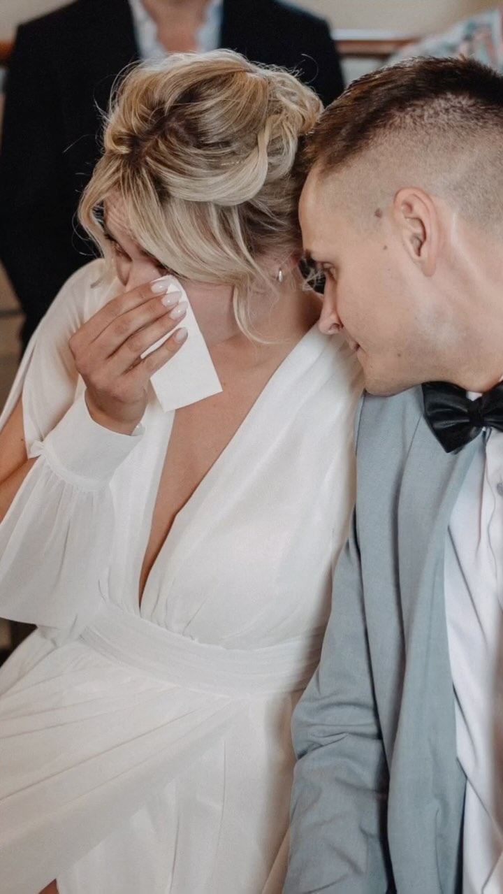 C+R 🤍
Schon beim Standesamt wurde spürbar WIE emotional diese Hochzeit ist und wird! Ich durfte die beiden beim Standesamt und bei der freien Trauung begleiten! So schön, wenn ich bei beiden Tagen dabei sein darf ✨
#hochzeitsreportage #standesamtreportage #standesamtoutfit #standesamtlichehochzeit #hochzeitsfotografie #hochzeitsfltograf #strandhochzeit #strandhochzeitsylt #strandhochzeitostsee