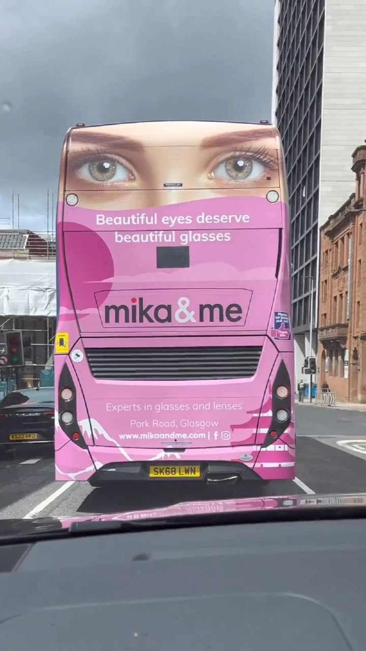 Look who we bumped into !! If you can’t read the back of the bus … it’s time to get your eyes tested 😉😇☺️