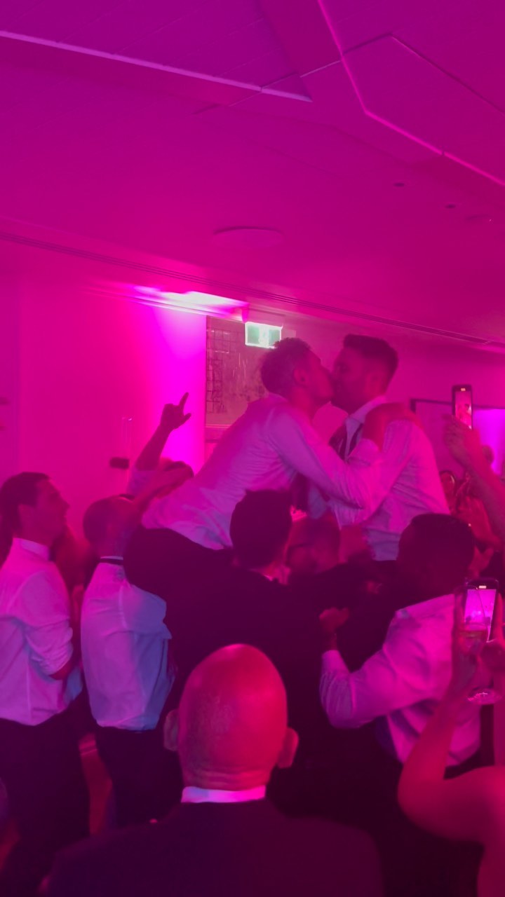 This was a HOT one! 🔥 😅 So much fun being a part of Xav and Wills special day at @thecontinentalsorrento hooked up by our dear friends at @blueavenuemelb 👌🏼❤️
#wedding #weddingband #covers #weddingentertainment #partyband #melbourneweddings #jukeboxdynamite #coverband #melbourne #companyparty #music #eventsmelbourne #eventsprofs #awardsnight #events #eventplanning #showband #corporateevents #eventplanner #shesaidyes #weddingmelbourne #specialday #bride #melbournemusic #sydneymusic #production #weddingsaustralia #weddinginspiration #luxuryweddings