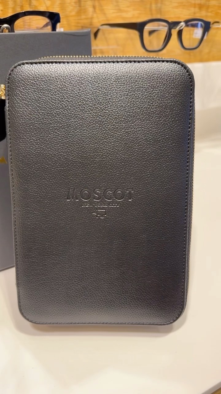 Les boxes @moscotnyc sont disponibles en exclusivité chez votre Opticien @winoptic