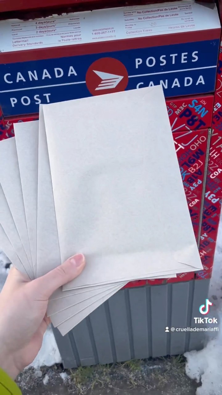 Some recent custom mail collages off to their new homes!
Take the quiz and get yours now for $50! Support me an artist! Get custom art for you or a friend! It’s fun! It’s in my bio!
#90s #2000s #nostalgia #linkinbio #customart #art #collage #mailart