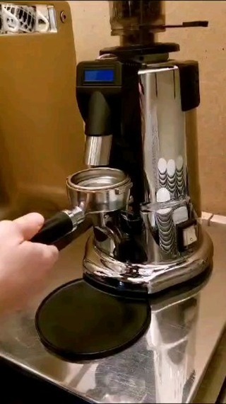 Wie de koffie niet eert, doet het leven verkeerd! 💜
#koffie #coffee #cappuccino #latteart #genieten #barista #hoekjeweesp #weesp #weespersluis