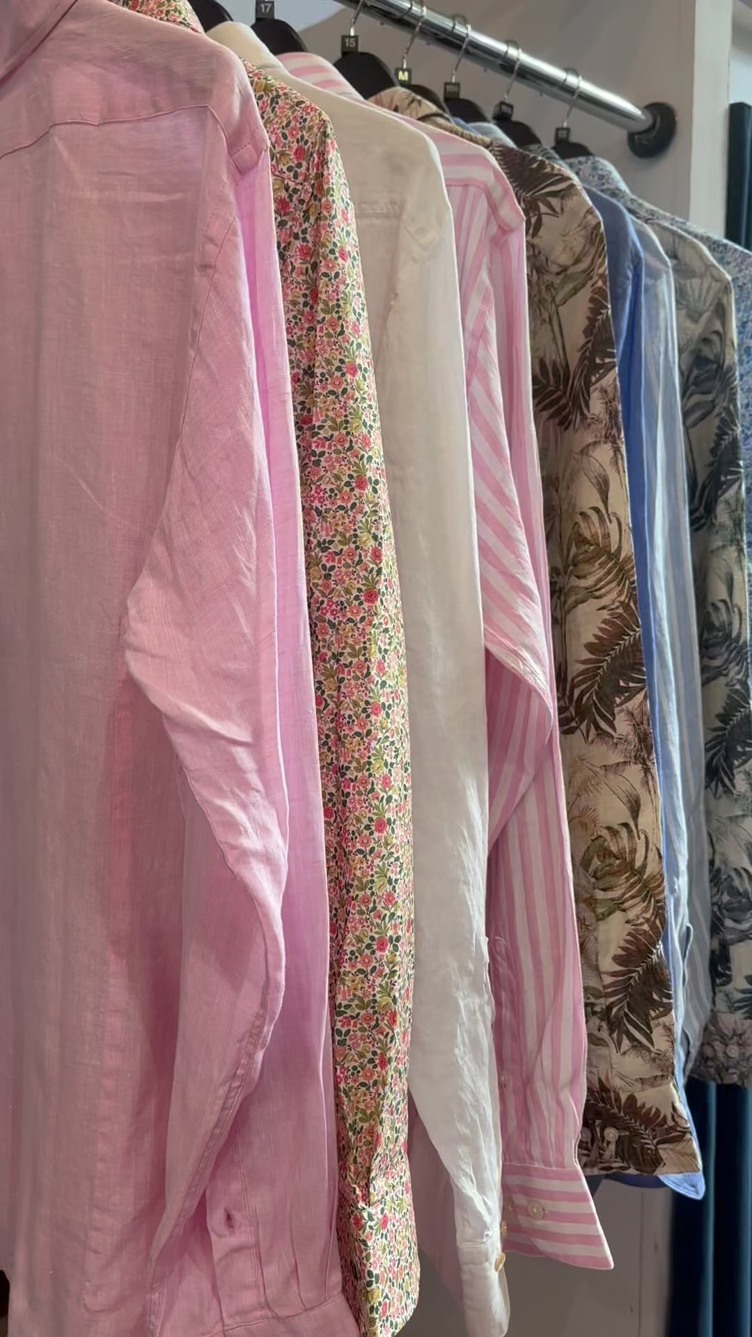 Summer is coming… honest 🌞🌞
Get prepared with our new linens and summer prints.
#summeriscoming #linen #turnerandhares #cotswolds #shoplocal #cirencester #menswear