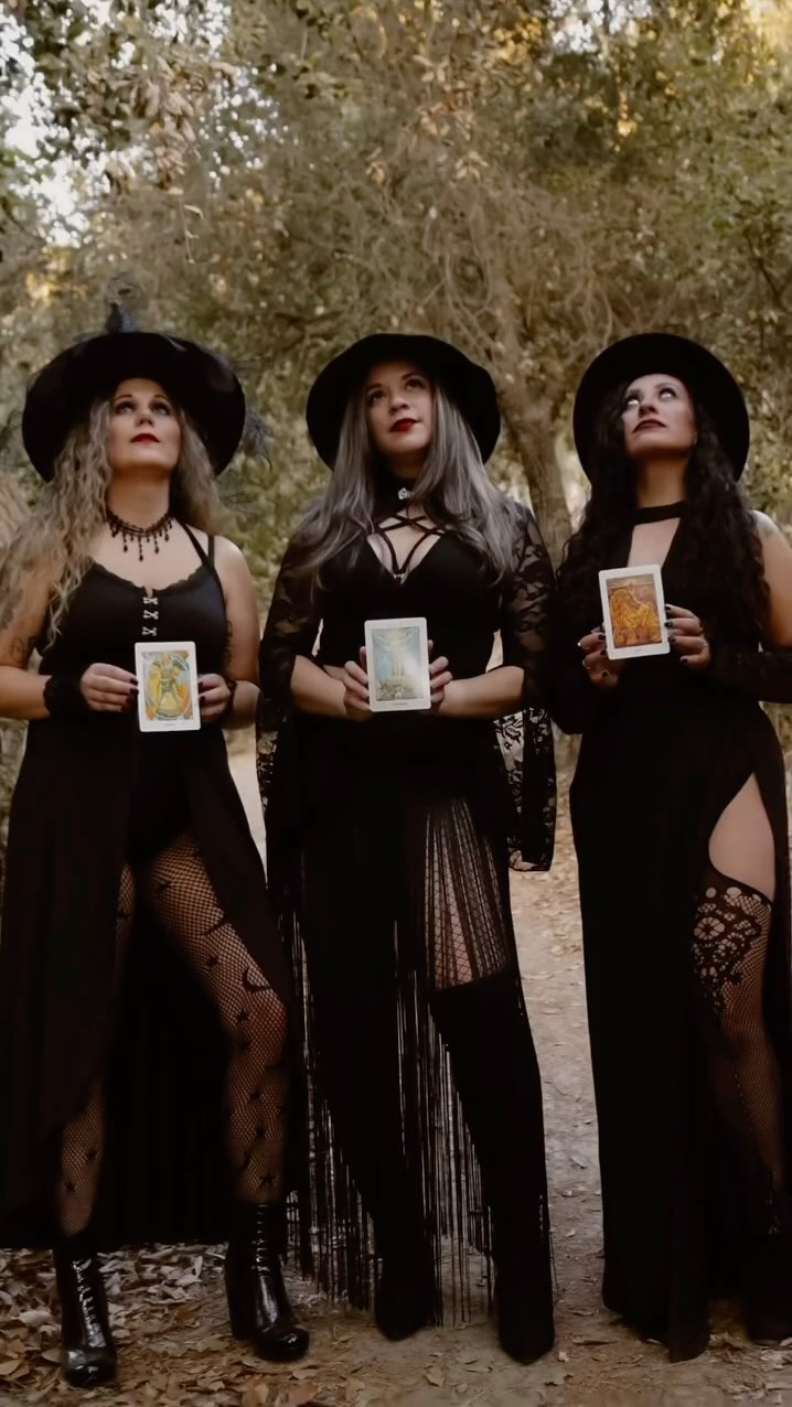 We’ve brewed up something new here at Couture Salon & Spa. Now offering portrait photography 📸 by our very own Eileen. Be sure to follow her @couturephotography562 . Check out her latest project, just in time for the spooky season. Happy Halloween to all you bad ass witches🧹👻 🎃
Hair & Makeup by@eileenrodriguez85
#couturephotography562 #lifestylephotography #photography #couturesalonspa #spooky #halloween #witches #friends #whittier #makeupartist #hairstylist
