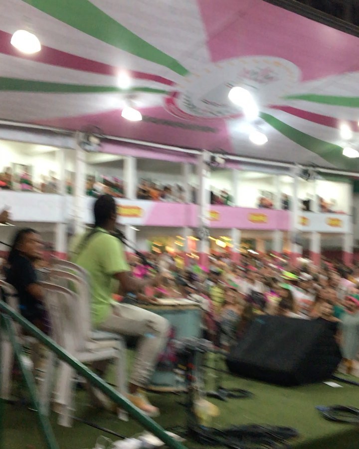 L’école de Samba da Mangueira dans son quadra avant le défilé sur Sapicaï
www.lhommederio.fr #riodejaneiro #joiedevivre #amitié #favela #elenao
#lyon #progres #beauté #population #christ #redemption #jeanpaulbelmondo
#beaute #samba #carioca #beaute #carnaval #christ #redemption #corcovado
#enfant #favelas #elephant🐘 #dieux #deus #amour #love #belmondo
#gang @faveladopaulinho #livre #enfance #belmondo #lhommederio.fr