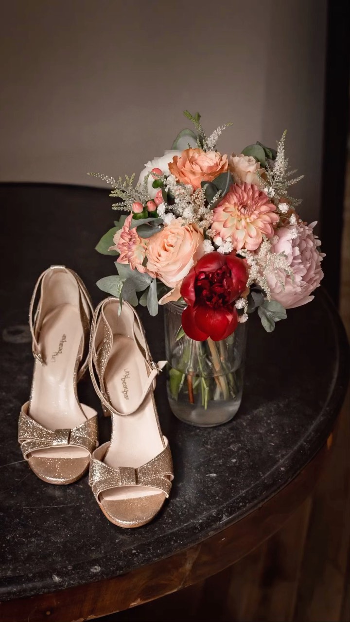 🌸🌸🌸
J & A - Château du Souzy - Eté 2023
✨✨✨
Bientôt en ligne sur emmanoam.com
🌿🌿🌿
#mariage #mariage2024 #photographemariage #photographemariagelyon #mariagebeaujolais #photographemariagebeaujolais #rimearodaky #wedding #weddingdress #bride #bouquetdemariée #chateaudusouzy #photoshoot #photoshootwedding #couple #weddingcouple #weddingplannerlyon #weddingplanner