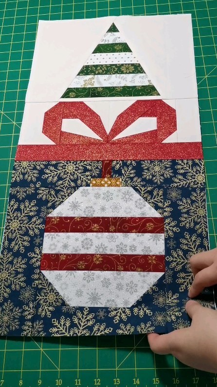 An improved version of the Christmas Tree, Bauble and Present Quilt block (from the one I made last year), which is now fully foundation-paper-pieced. I can't get enough of those classic Christmas print fabrics!
FPP pattern for this block is now available in my Etsy store (link in bio). Watch this space for the complete quilt!
#christmasquilt #foundationpaperpiecing