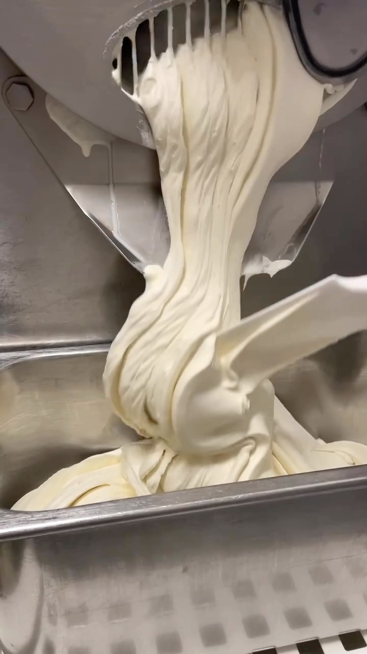 Gelato alla vaniglia fatto in casa 🇮🇹🍨
#gelato #gelatoitaliano #vaniglia #vanille #eis #summer #fyp #italiano #italy #icecream #selfmade #hausgemacht #flörsheimdalsheim