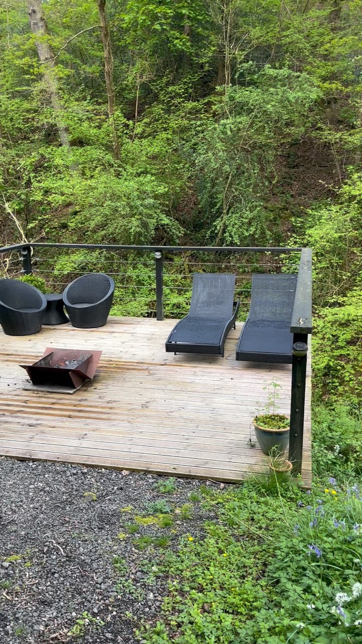 Streamside area surrounded by lots of wild garlic and beautiful bluebells at the moment. Plenty of birds song and running of the stream to listen and relax to 💤
Make a flask of coffee, take a morning stroll and cook your breakfast on the bbq, whilst putting you feet up listening to the stream.
Make a delicious salad (add in some wild garlic!) cook some meat on the Bbq at lunch while lying back and soaking in the suns raise.
Or take a romantic stroll down in the evening when it’s gone dark, bring down a blanket and a bottle of wine and cosy around a fire under the stars.
#streamside #stream #bbq #romantic #firepit #decking #wales #midwales #lodges #cabins #lodgeswithhottubs #hottubs #couplesgoals #couples #travel #travelling #tourism #selfcateringaccommodation