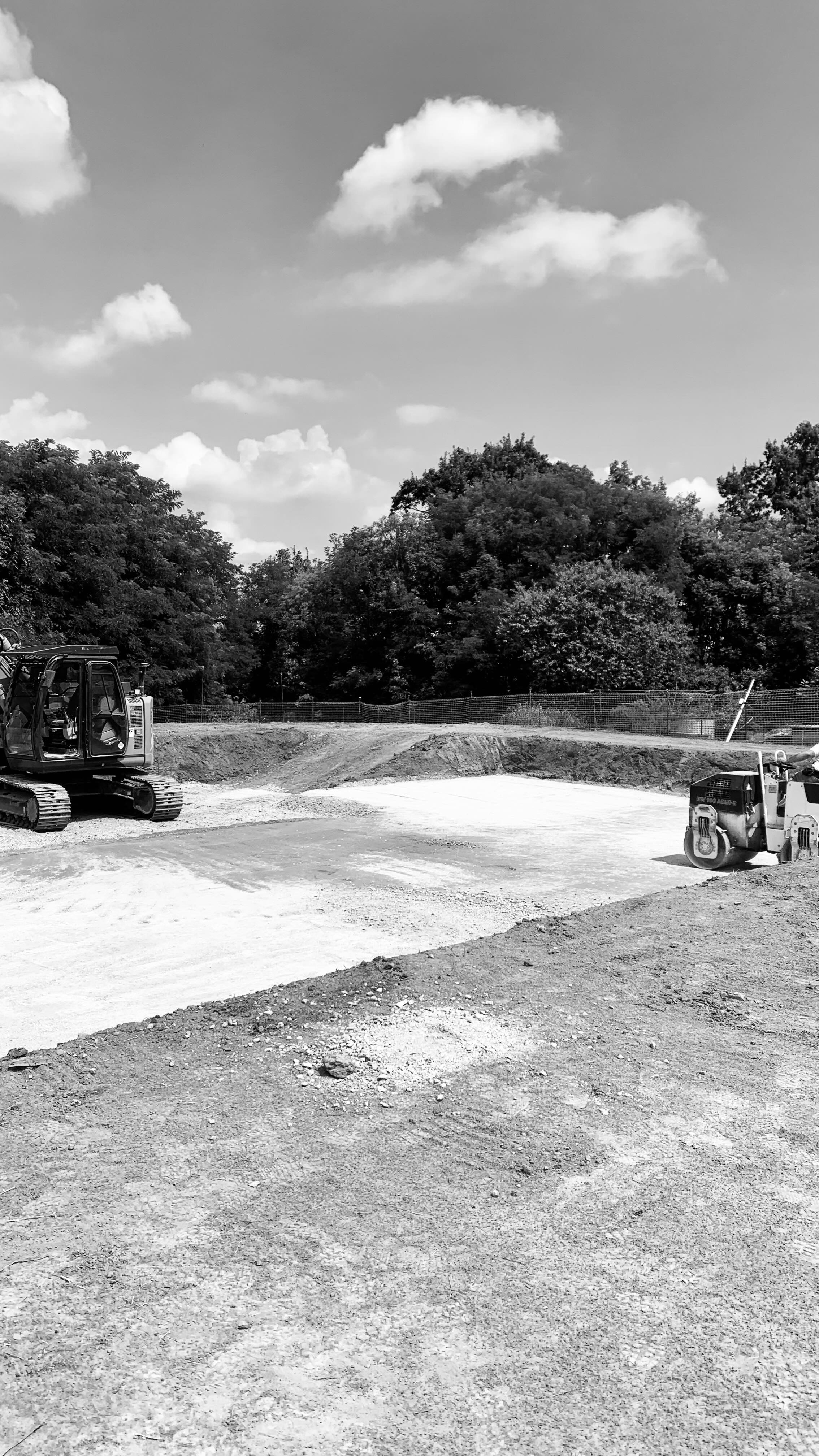 Abbiamo dato il via al cantiere della villa unifamiliare che vi abbiamo presentato qualche tempo fa. Ecco le prime fasi di preparazione del terreno ➡️
#cantiere #cantiereedile #villa #architettura #architetturamoderna #incostruzione #apiuaarchitetti #torino #architettitorino #inprogress