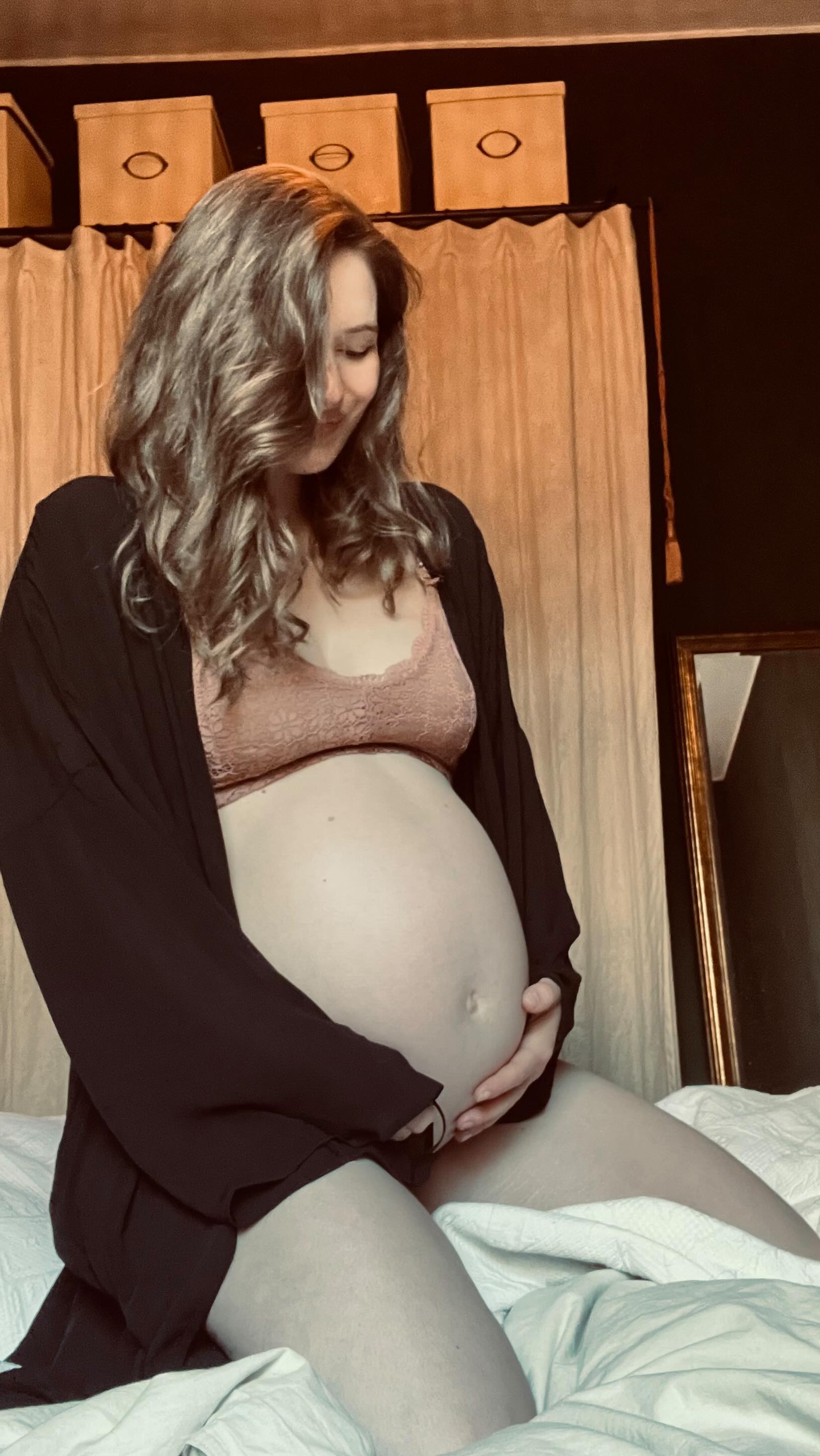 9 months in, 9 months out 🤍🤍🤍
#ninemonthsinninemonthsout #schwanger #dankbar #timeflies #baby #paulahauss #paulahausscoaching #actressandcoach #mom #hamburg