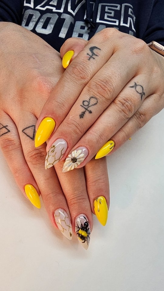 Spring vibes 🌷🌻🌼🐝
.
.
#nailaholic #naildesigns #coffinnails #spring #pointynails #pointedalmond #yeglocal #shortnails #handpainted #instanails #nailart #nailartaddict #springnails #yegnails #edmontonnails #yeg #glitternails #yegbusiness #780nails #gellyfit #gelnails #nailsofinstagram #acrygelnails #nailaddict #nailpromote #NAILPRO #drymanicure #summer #nailstagram #nailsoftheday #nailstagram