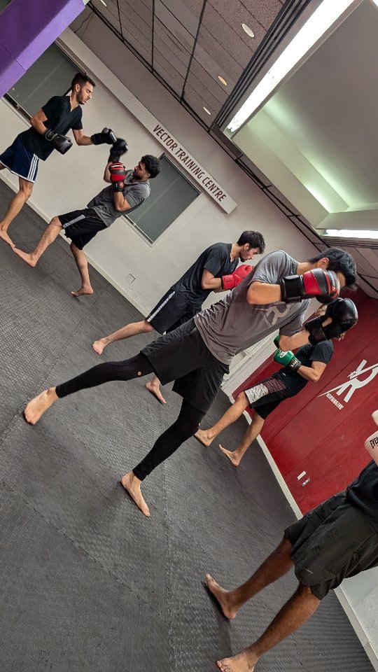 Solid Muay Thai class with coach @so_urbanfit and Boxing class with Gayan!
.
.
.
#boxing #kickboxing #sports #fitness #padwork #gloves #classes #vtc #vectortrainingcentre #mma #fighter #adultfitness #training