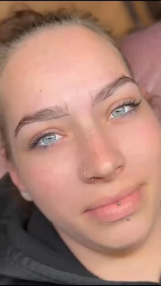 Powderbrows
"Altijd perfect gevormde wenkbrauwen met Powderbrows! Zachte, natuurlijke look die blijft. Geen gedoe meer met bijtekenen – wakker worden met perfecte brows!"
#browstylistmal# powderbrows #phinederland #phiacademy #allaroundpmuartist#Almere #nederland🇳🇱
✅Geschikt voor all huidtype
✅Natuurlijke resultaat
✅Voor meer informatie
☎️ 0643204949